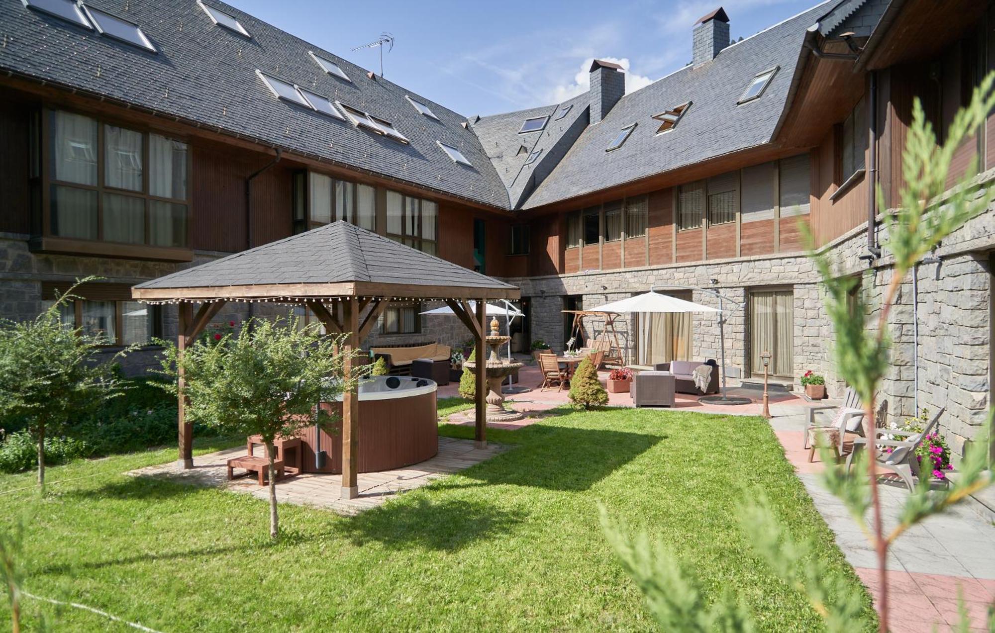 Gran Chalet Hotel & Petit Spa Вьелья Экстерьер фото